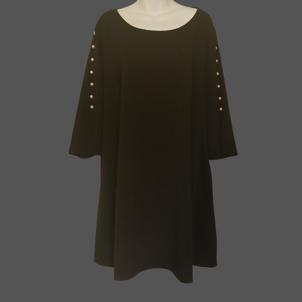 Elegant Black Dress with Pearl Accents - Picture 3 of 4